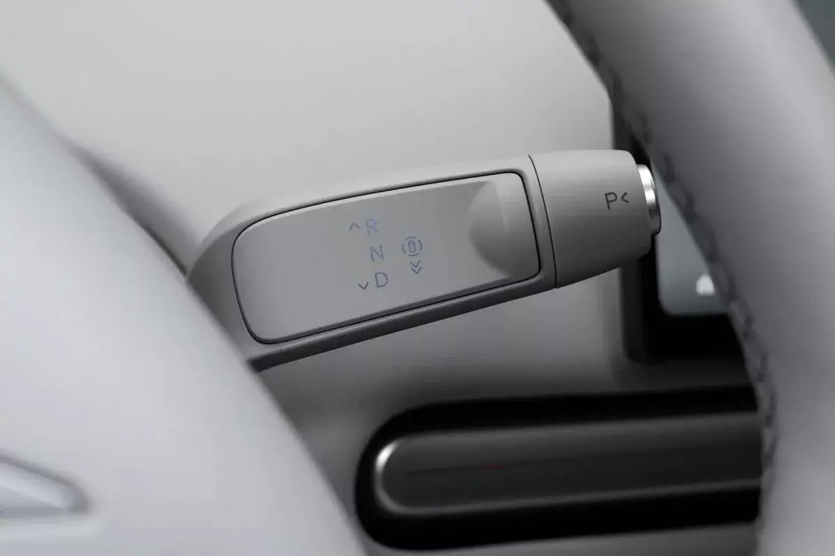X Peng X-Peng MONA L03 PHEV салон 3
