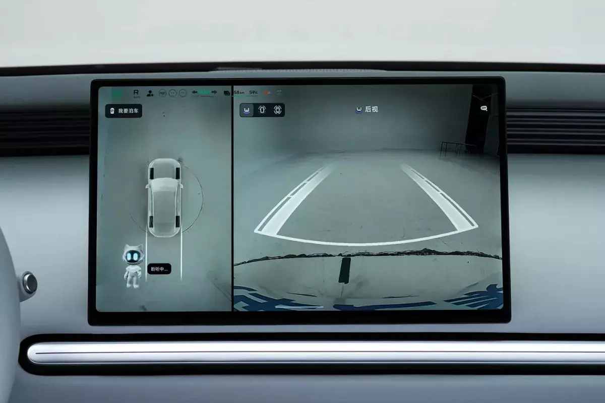 X Peng X-Peng MONA L03 PHEV салон 4