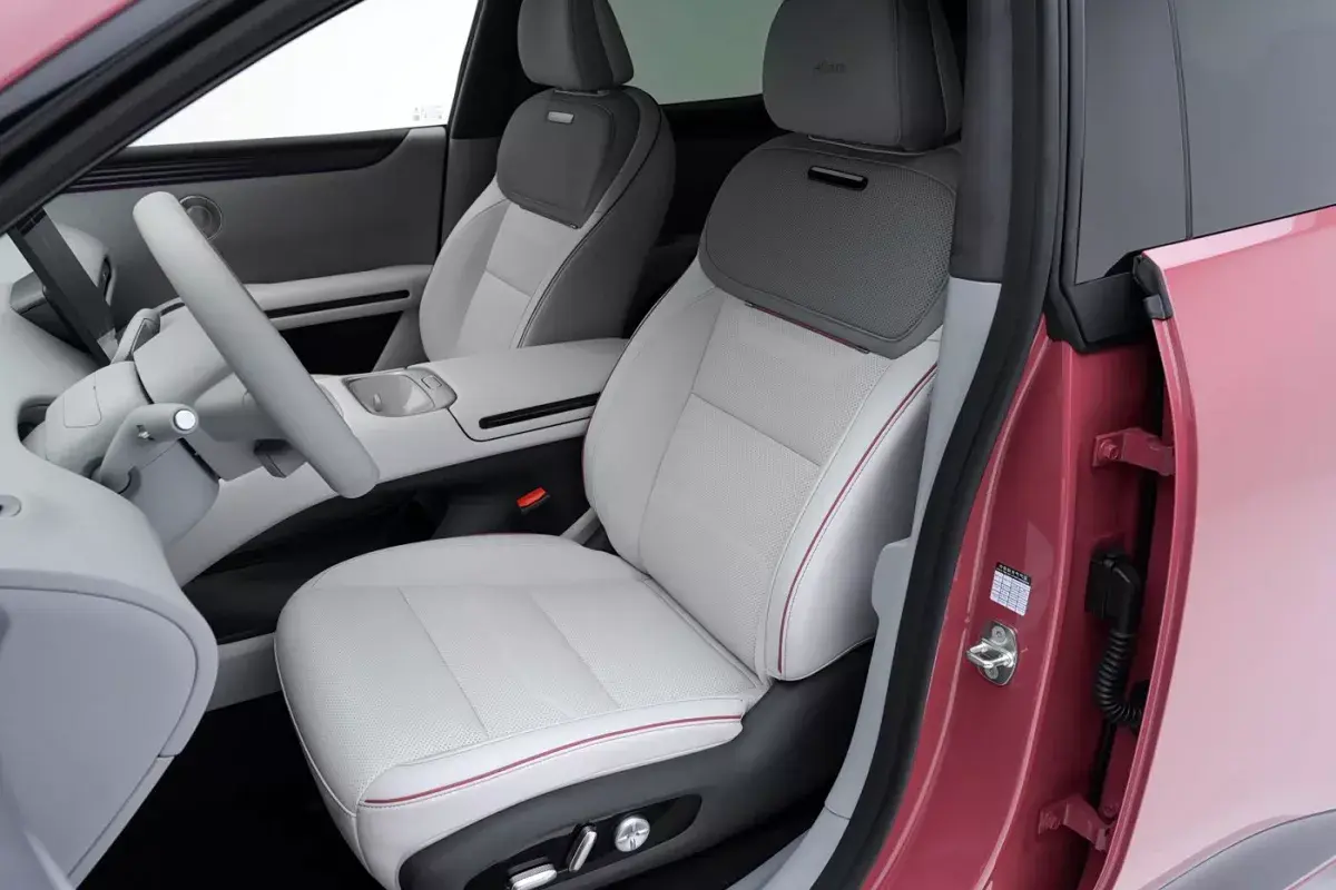 X Peng X-Peng MONA L03 PHEV салон 5