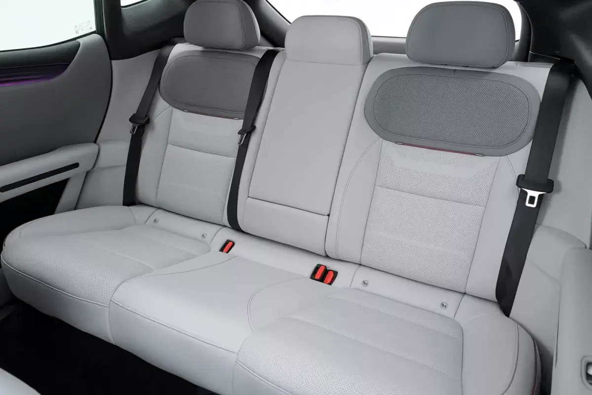 X Peng X-Peng MONA L03 PHEV салон 6