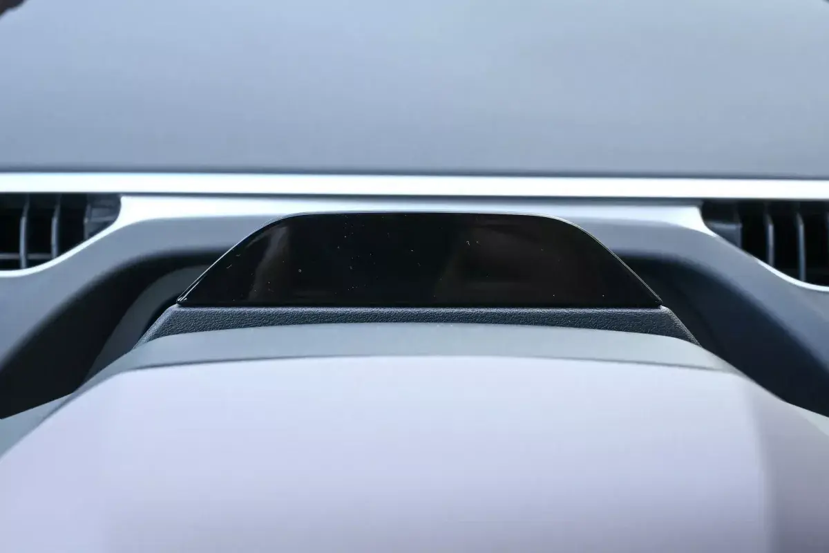 X Peng X-Peng MONA M03 салон 2