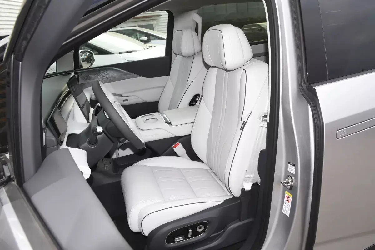 X Peng X-Peng X9 PHEV салон 6