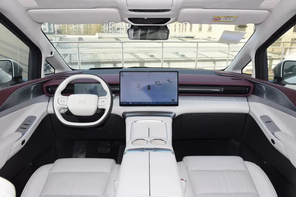 X Peng X-Peng X9 PHEV салон 7