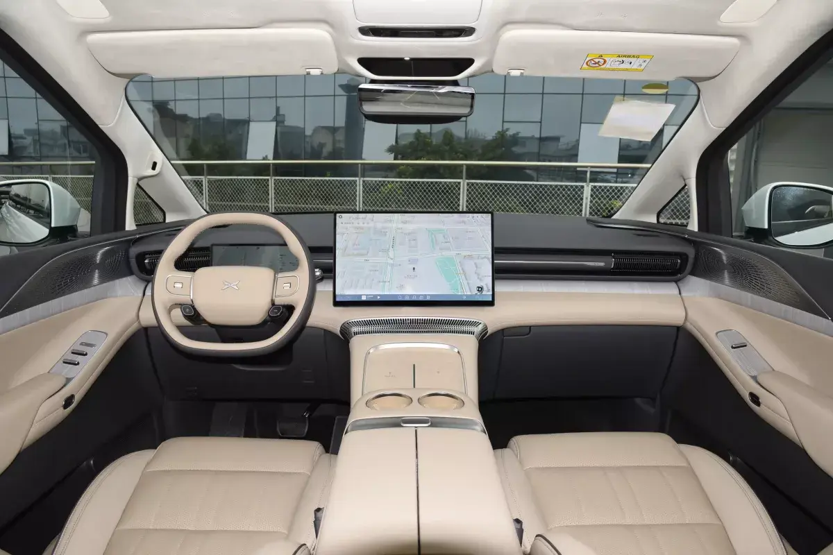 X Peng X-Peng X9 PHEV салон 8