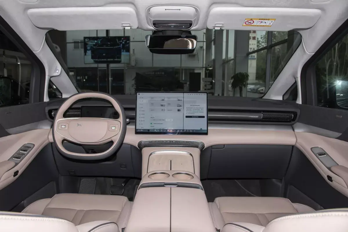 X Peng X-Peng X9 салон 1