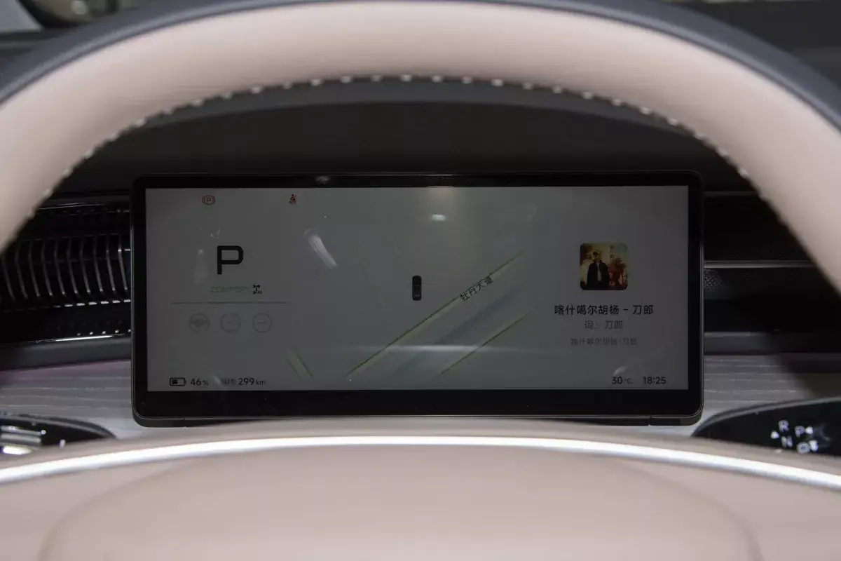 X Peng X-Peng X9 салон 2