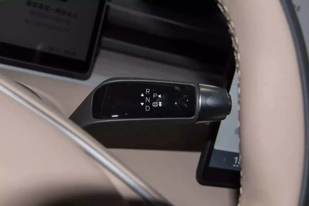 X Peng X-Peng X9 салон 4