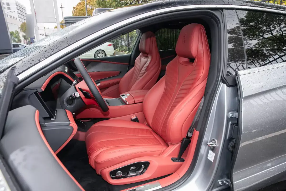 Yangwang U7 PHEV салон 6
