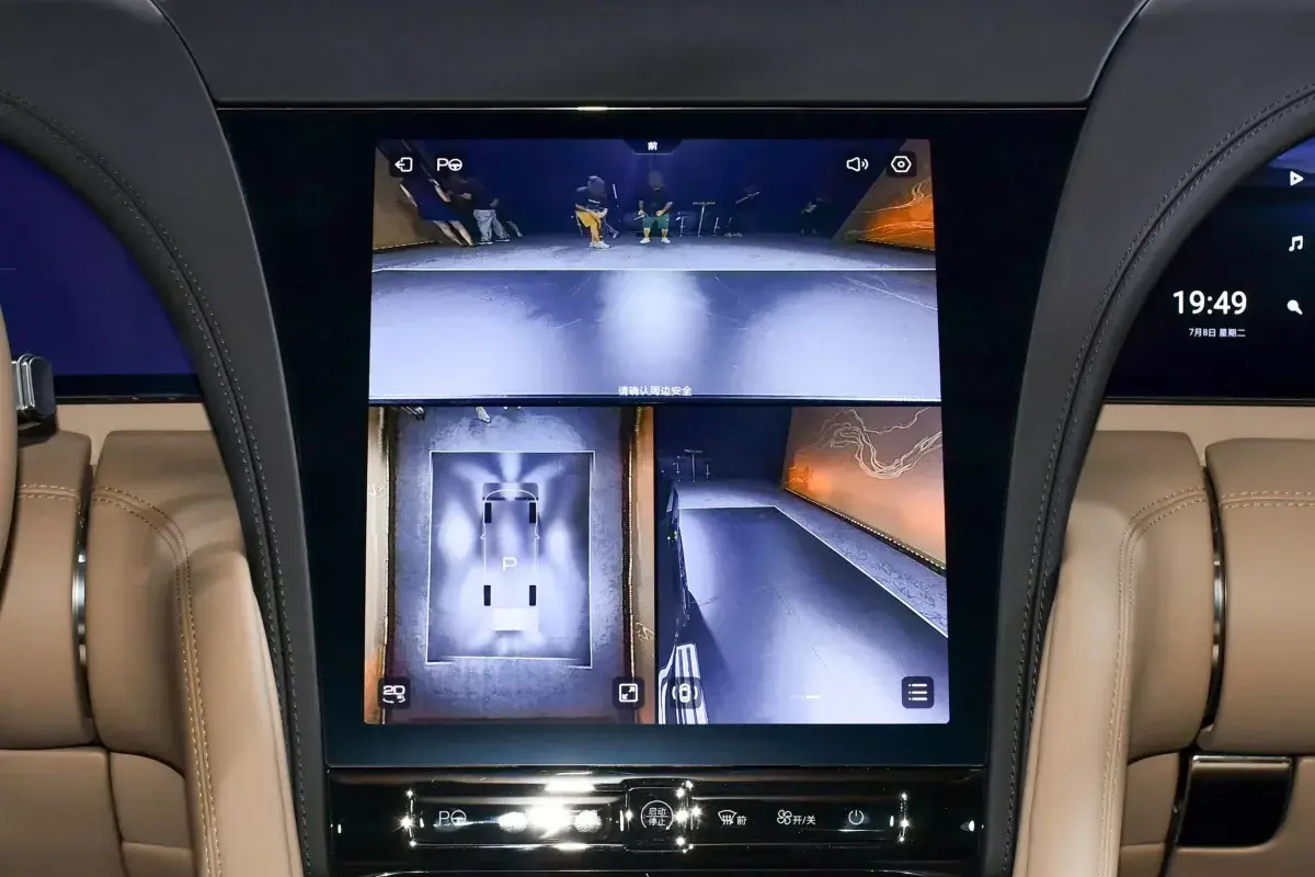 Yangwang U8L PHEV салон 5