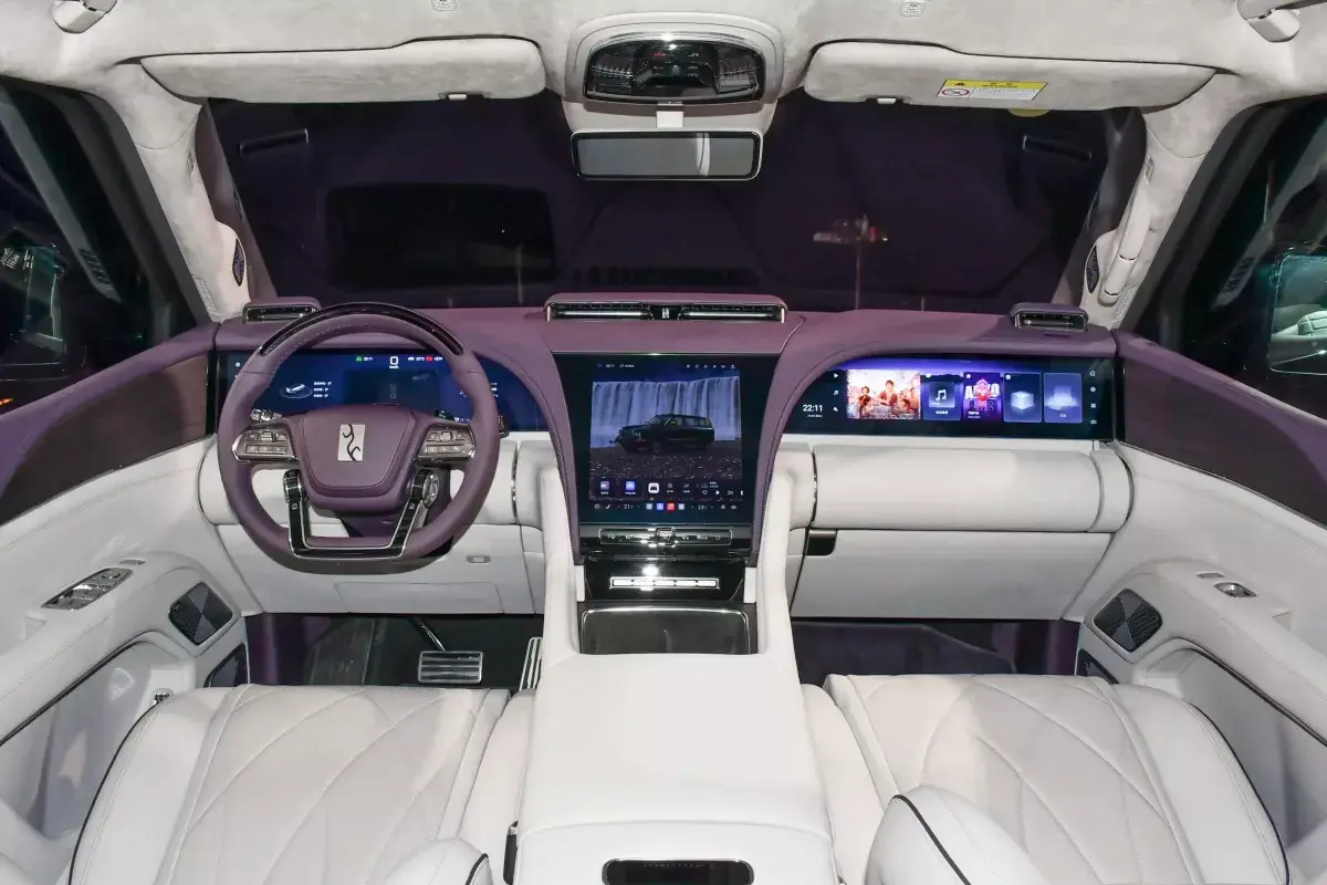 Yangwang U8L PHEV салон 7