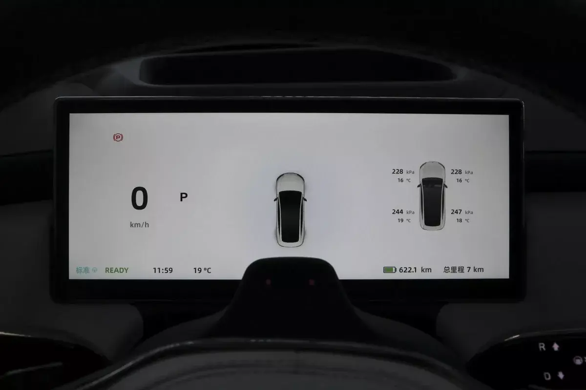 Yuanhang H9 салон 2