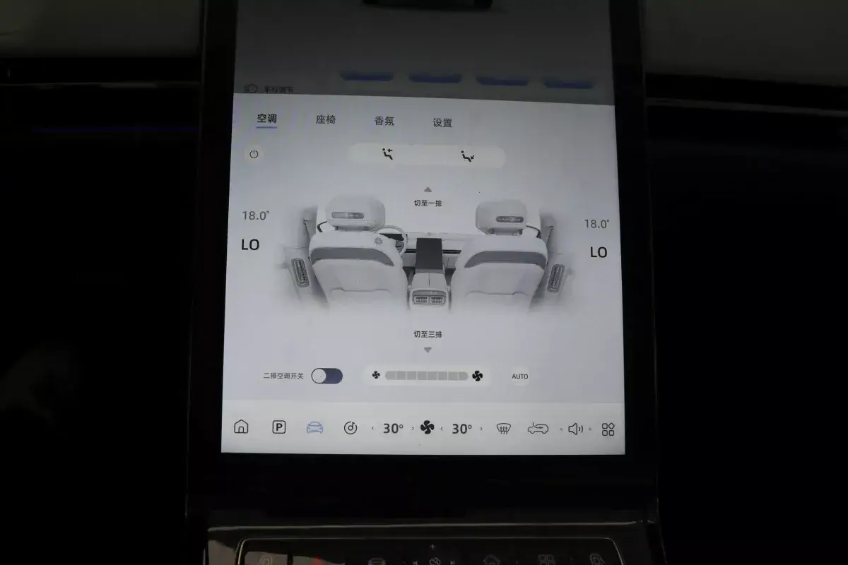 Yuanhang H9 салон 5
