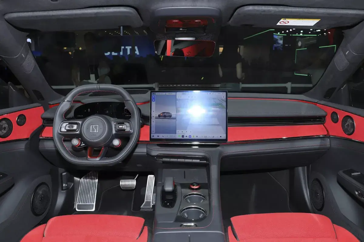 Zeekr 001 салон 1