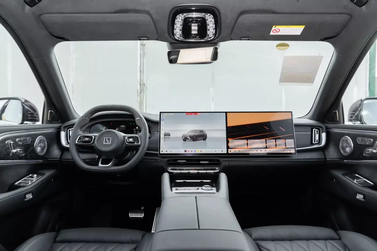 Zeekr 8X PHEV салон 1