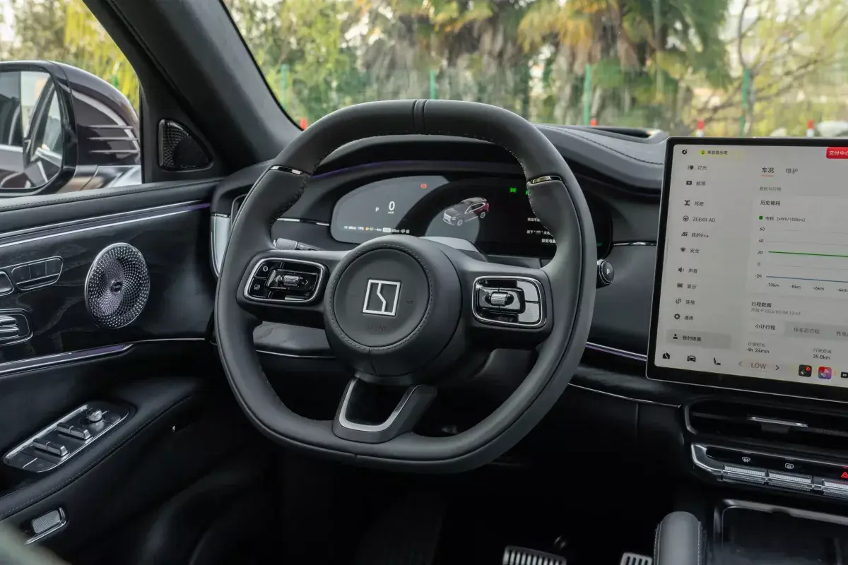Zeekr 8X PHEV салон 3