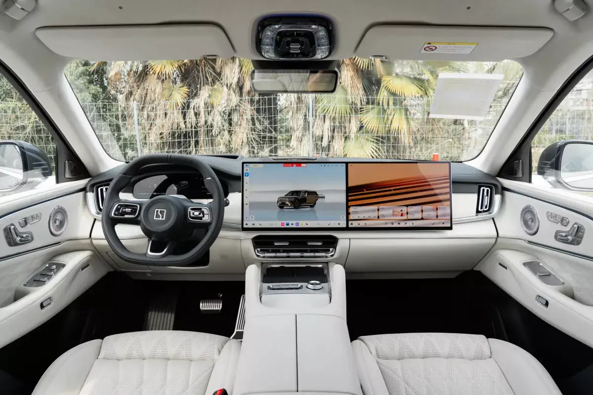 Zeekr 8X PHEV салон 10